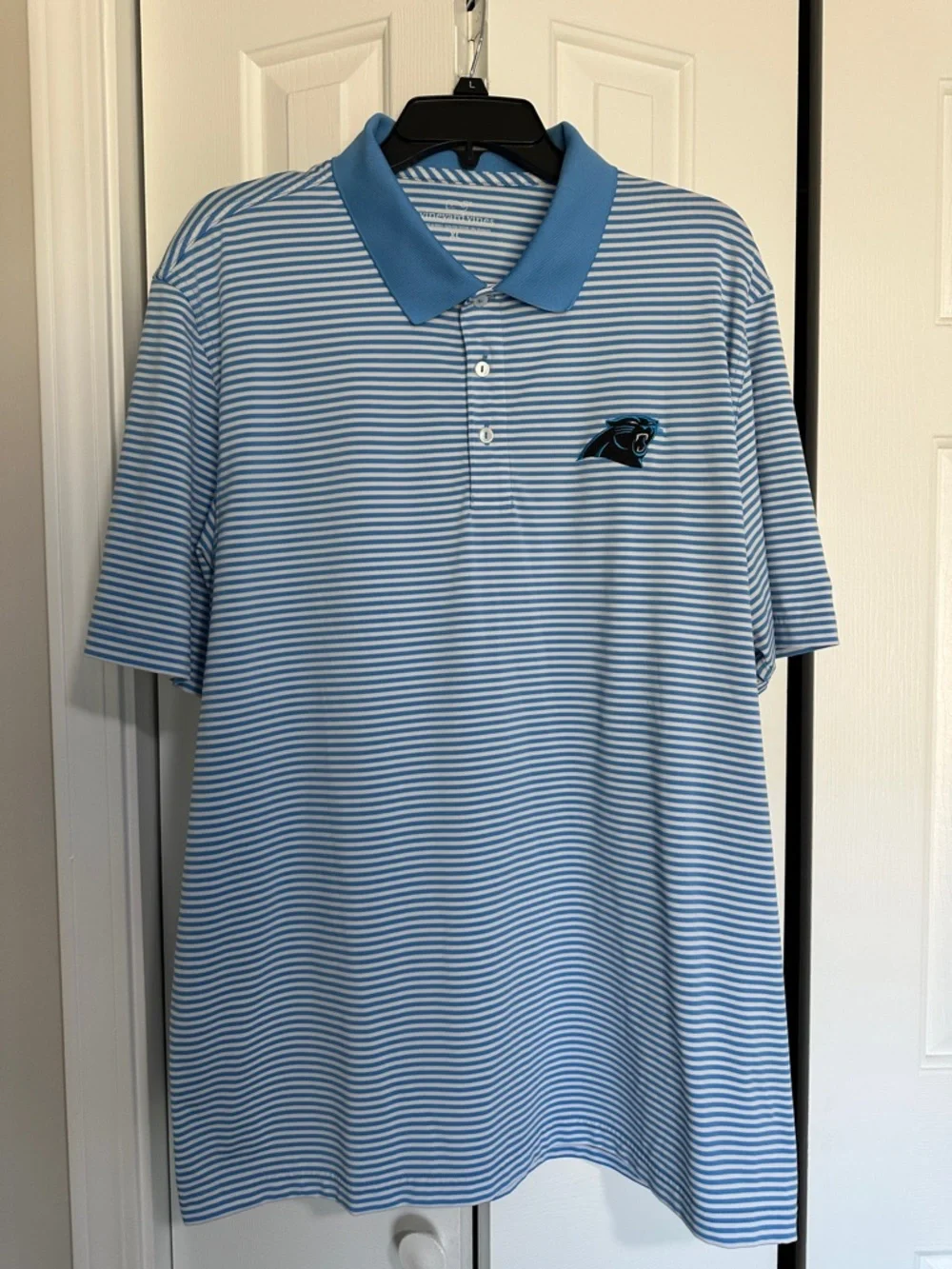 Vineyard Vines Men’s Light Blue & White Striped Polo with team patch - Picture 4 of 5
